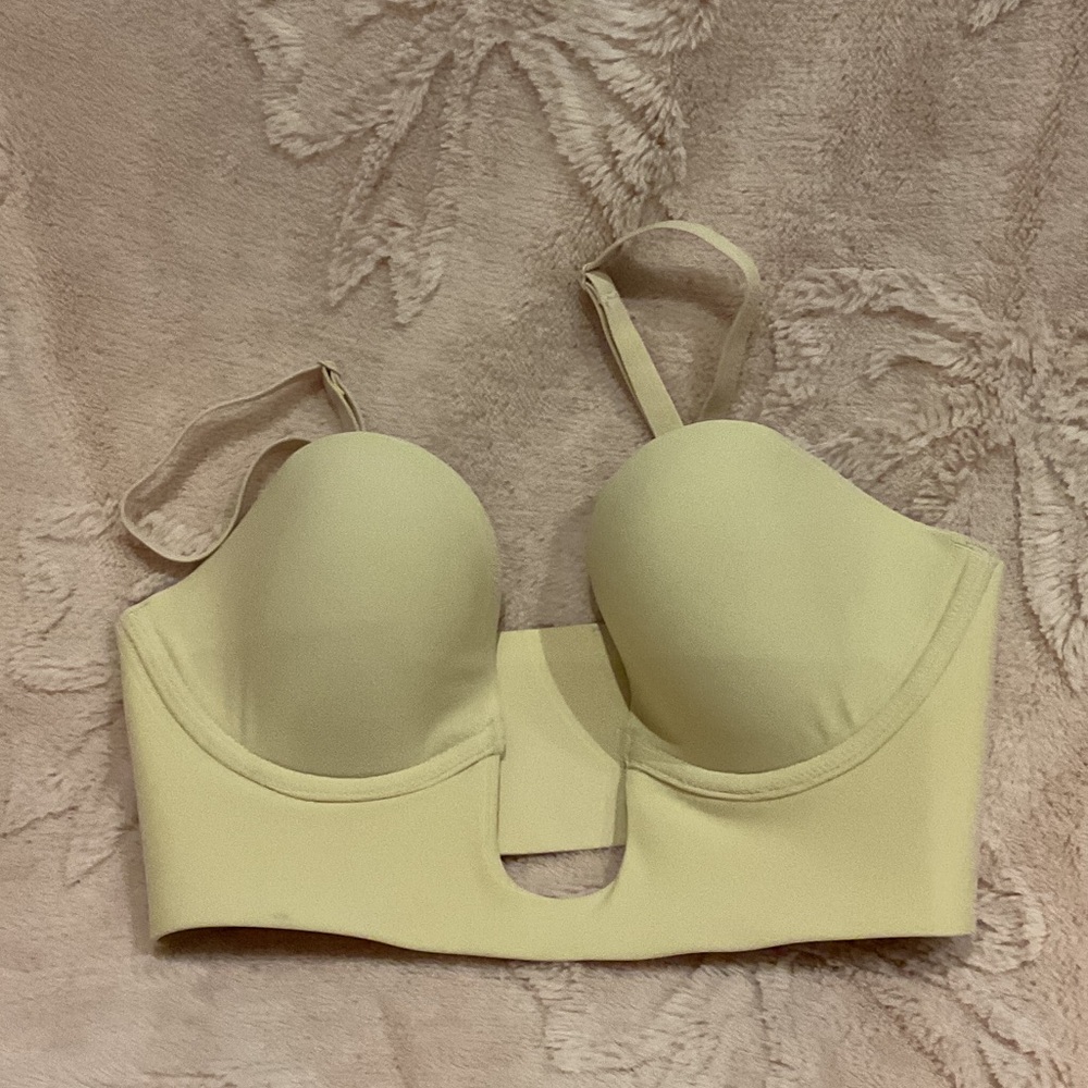 skims Deep plunge shapewear Bra convertible strapless extra straps